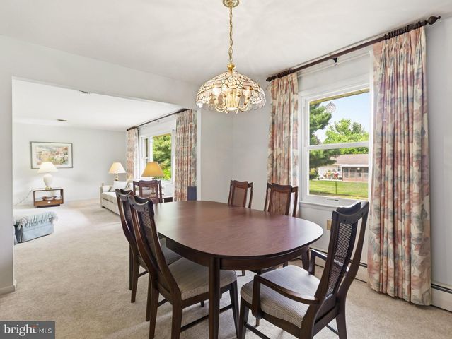 207 SHERWOOD DR, Chambersburg, PA 17202