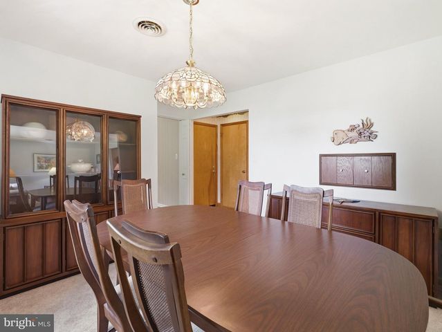 207 SHERWOOD DR, Chambersburg, PA 17202