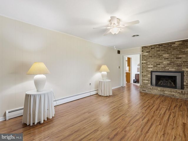 207 SHERWOOD DR, Chambersburg, PA 17202