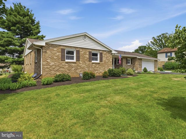 207 SHERWOOD DR, Chambersburg, PA 17202