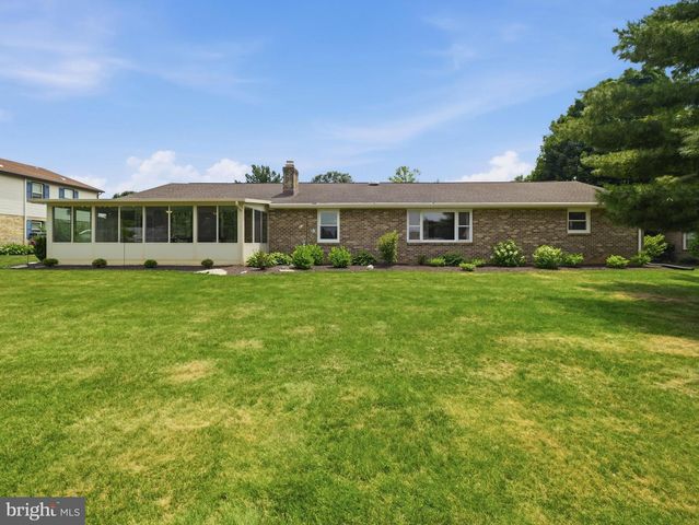 207 SHERWOOD DR, Chambersburg, PA 17202