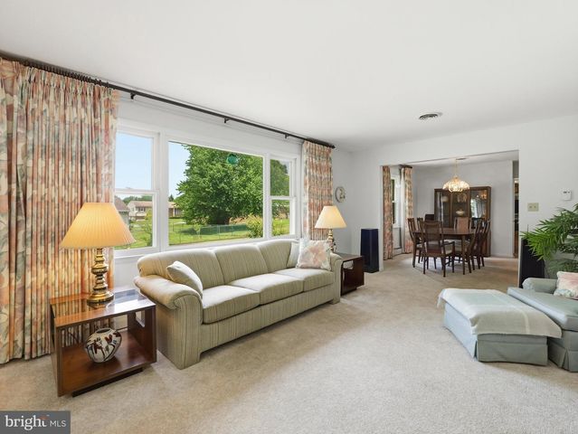 207 SHERWOOD DR, Chambersburg, PA 17202