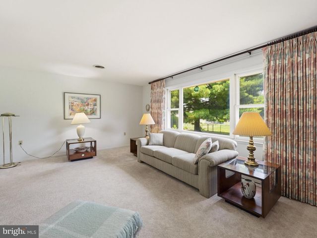207 SHERWOOD DR, Chambersburg, PA 17202