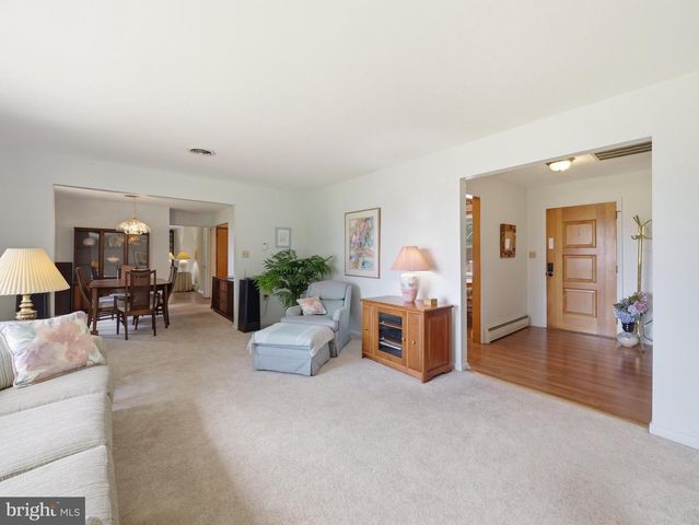 207 SHERWOOD DR, Chambersburg, PA 17202