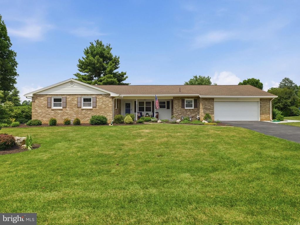 207 SHERWOOD DR, Chambersburg, PA 17202
