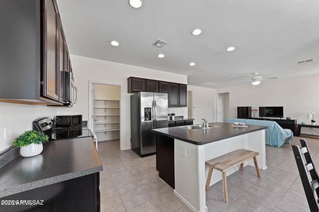 11100 W COPPER FIELD Street, Marana, AZ 85658