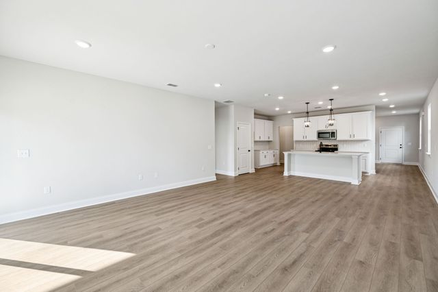 1090 Large Poppy Dr, La Vergne, TN 37086