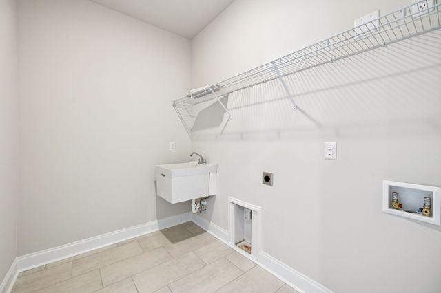 1090 Large Poppy Dr, La Vergne, TN 37086