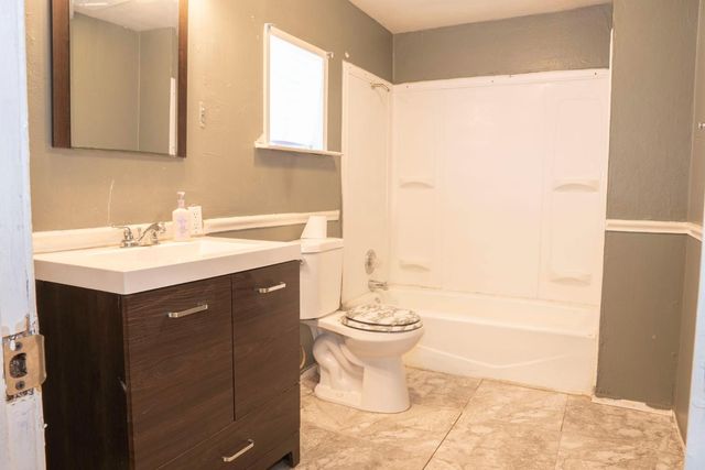 5028 E Balch Avenue, Fresno, CA 93727