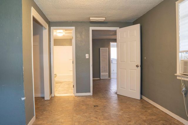 5028 E Balch Avenue, Fresno, CA 93727
