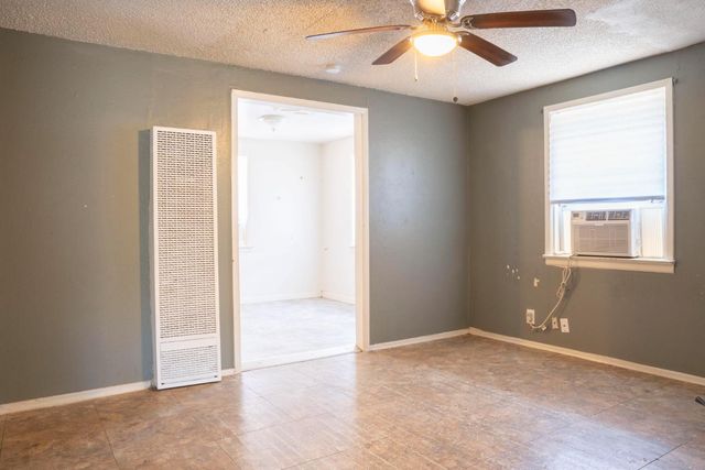 5028 E Balch Avenue, Fresno, CA 93727