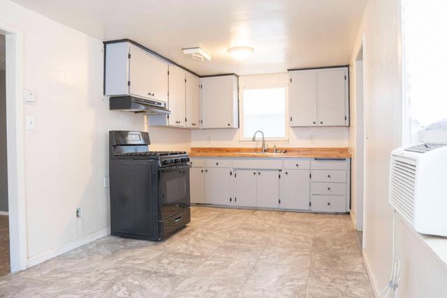 5028 E Balch Avenue, Fresno, CA 93727