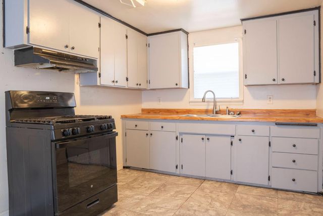 5028 E Balch Avenue, Fresno, CA 93727