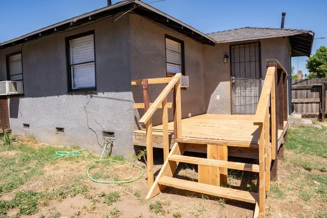 5028 E Balch Avenue, Fresno, CA 93727