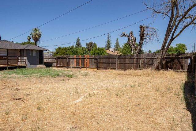 5028 E Balch Avenue, Fresno, CA 93727