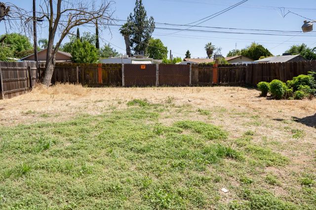 5028 E Balch Avenue, Fresno, CA 93727