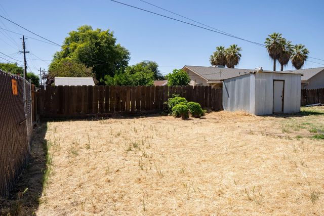 5028 E Balch Avenue, Fresno, CA 93727