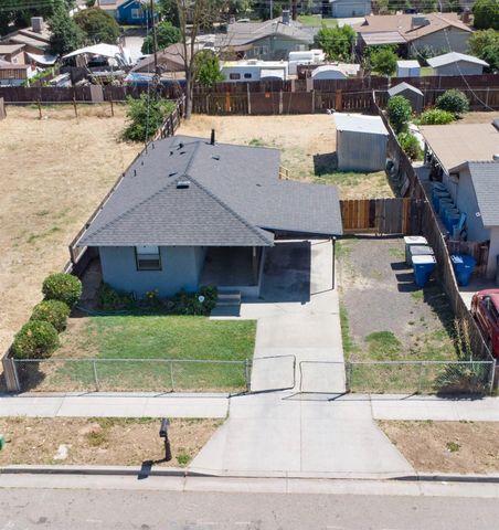 5028 E Balch Avenue, Fresno, CA 93727