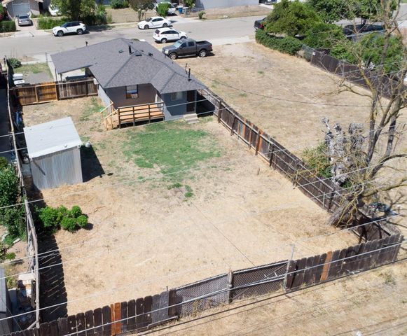 5028 E Balch Avenue, Fresno, CA 93727