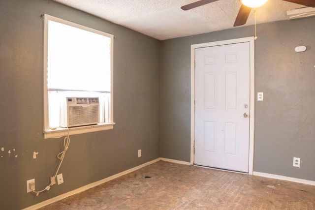 5028 E Balch Avenue, Fresno, CA 93727