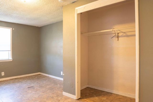 5028 E Balch Avenue, Fresno, CA 93727