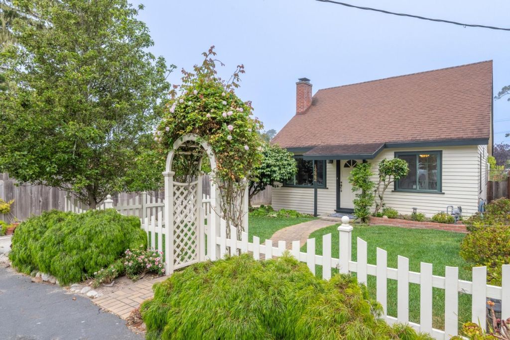 1222 Lincoln Avenue, Pacific Grove, CA 93950