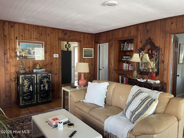 9 W Fayetteville Street W, Wrightsville Beach, NC 28480