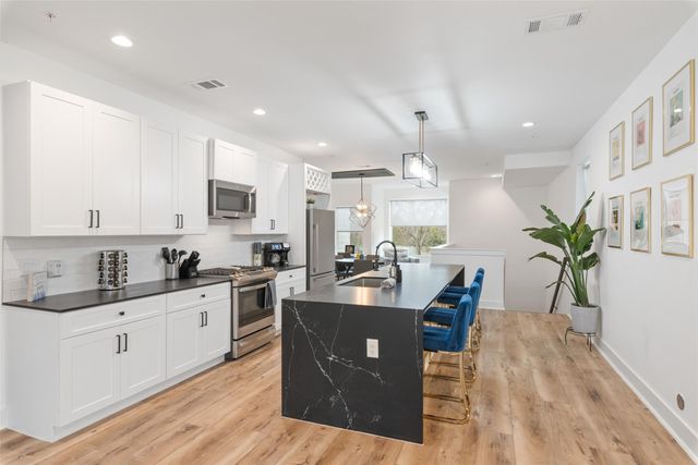 1417 Kramer LN 21, Austin, TX 78758