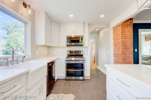 308 E Lawrence Avenue, Royal Oak, MI 48073