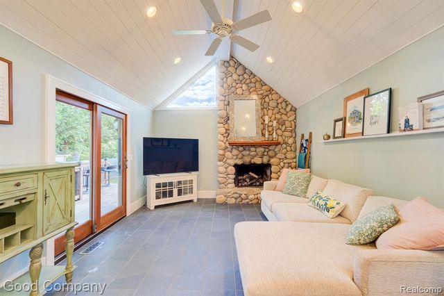 308 E Lawrence Avenue, Royal Oak, MI 48073