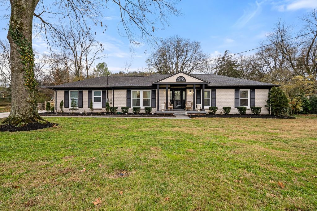 1013 Chapel Ct, Franklin, TN 37069
