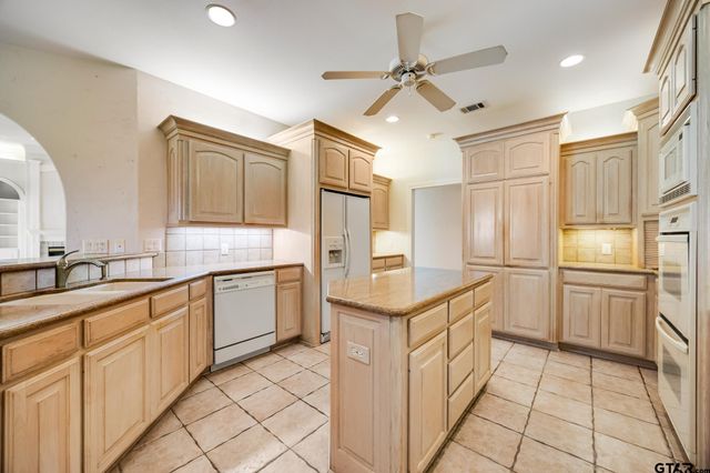 141 Cypress Point Circle, Hideaway, TX 75771