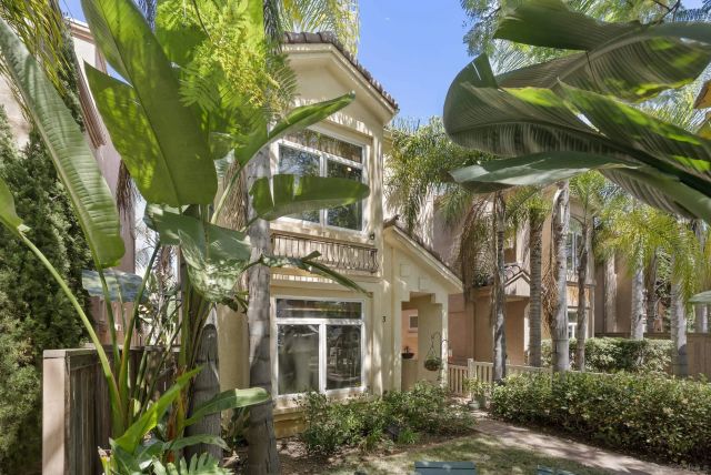 3953 Sequoia St, San Diego, CA 92109
