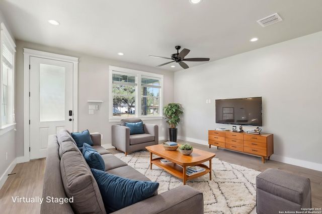 295 S East Ave, New Braunfels, TX 78130