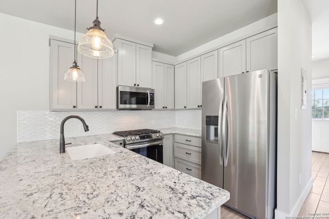 295 S East Ave, New Braunfels, TX 78130