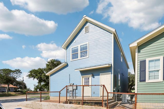 295 S East Ave, New Braunfels, TX 78130