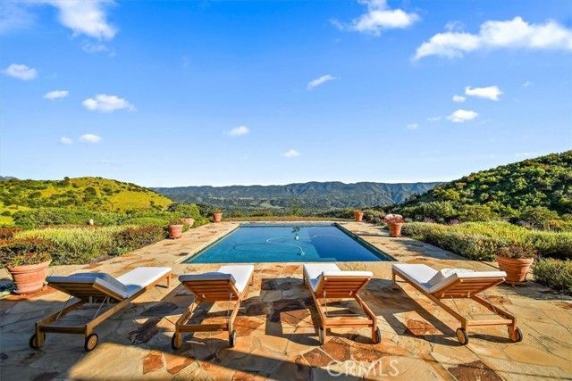 2835 Hermitage Road, Ojai, CA 93023