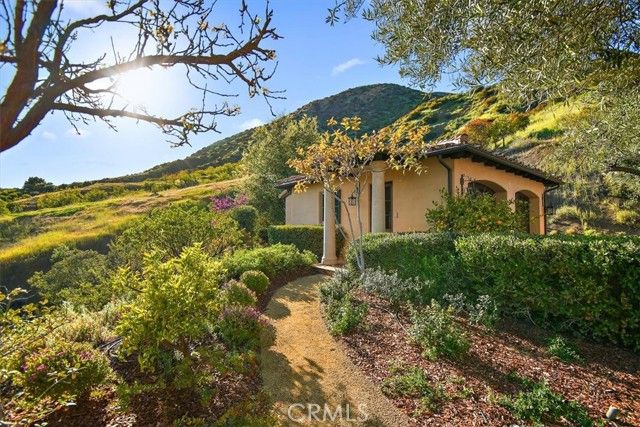 2835 Hermitage Road, Ojai, CA 93023