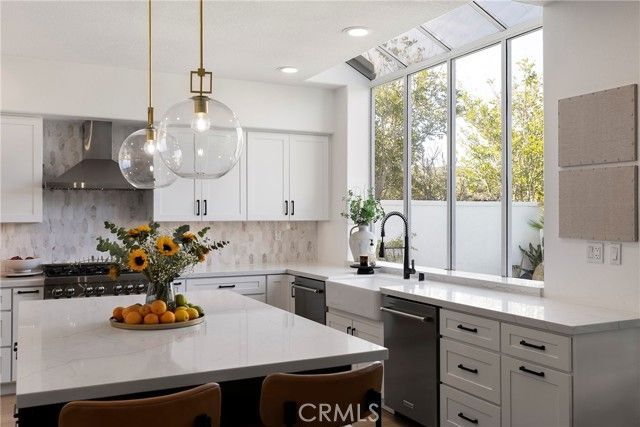 1 Riviera, Laguna Hills, CA 92679