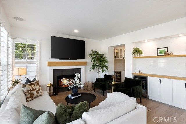 1 Riviera, Laguna Hills, CA 92679