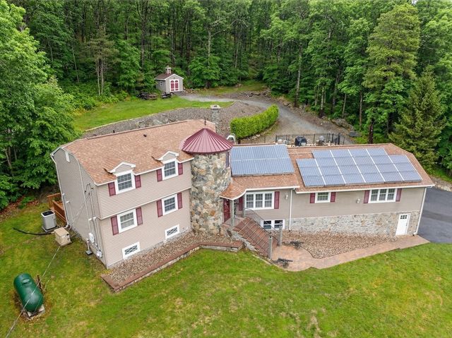 235 James St, Ludlow, MA 01056