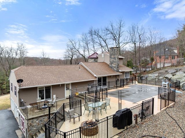 235 James St, Ludlow, MA 01056