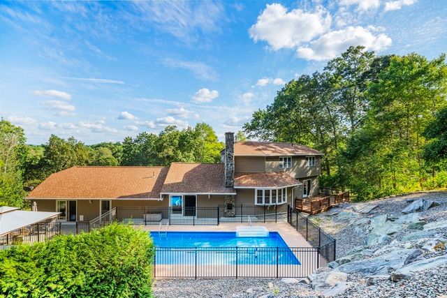 235 James St, Ludlow, MA 01056