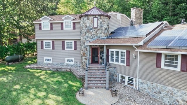 235 James St, Ludlow, MA 01056