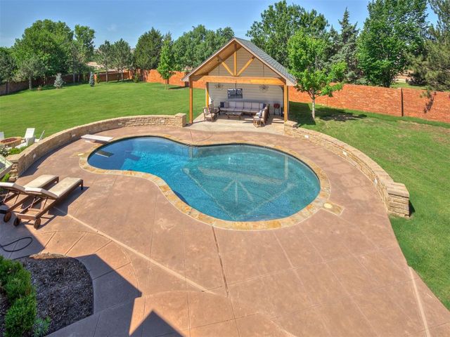 18601 Wolf Creek Drive, Edmond, OK 73012
