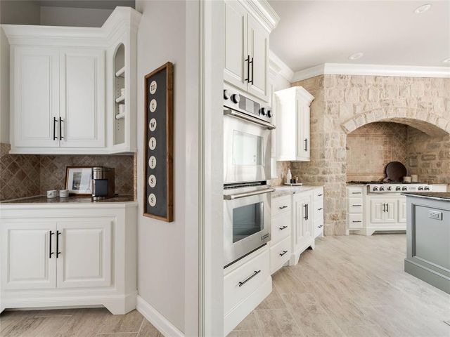 18601 Wolf Creek Drive, Edmond, OK 73012