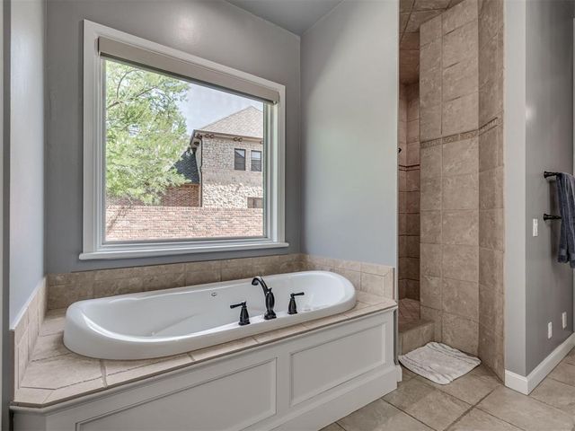 18601 Wolf Creek Drive, Edmond, OK 73012