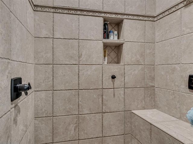 18601 Wolf Creek Drive, Edmond, OK 73012