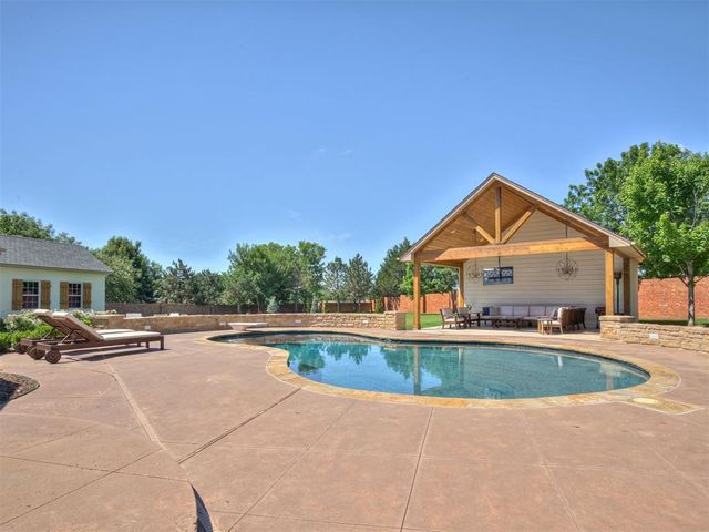 18601 Wolf Creek Drive, Edmond, OK 73012