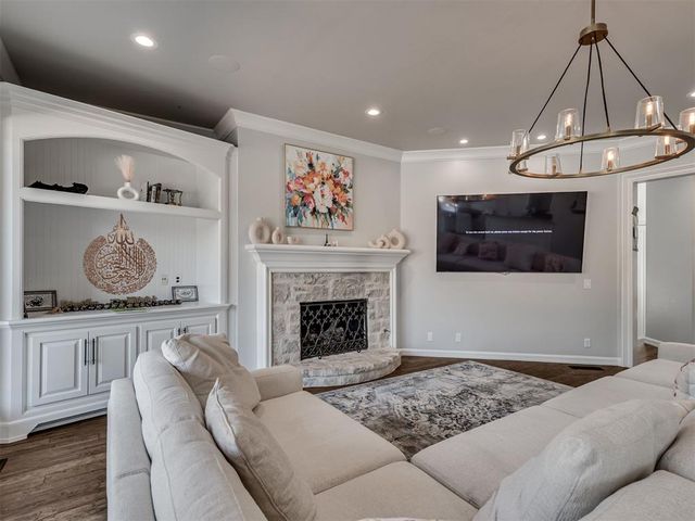 18601 Wolf Creek Drive, Edmond, OK 73012